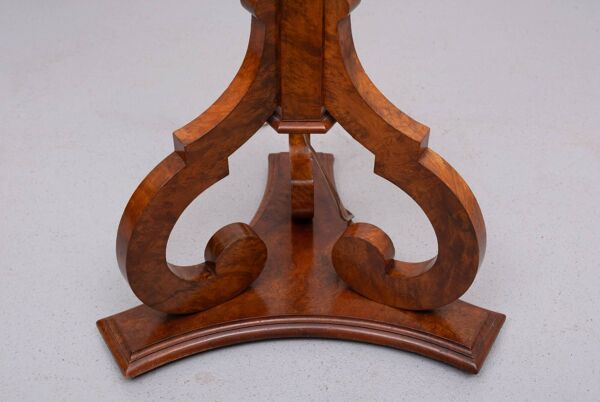 Superbe grand lampadaire antique Biedermeier en loupe. Allemagne