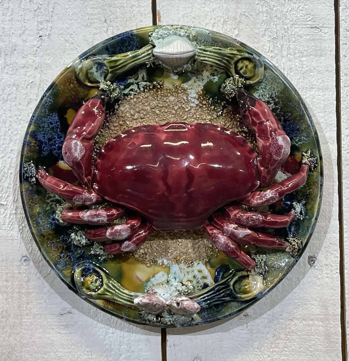 Set of 8 majolica-barbotine dishes and plates