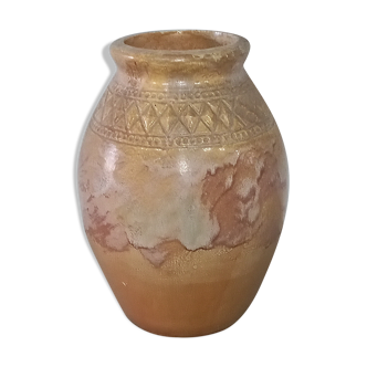 Jar in varnished sandstone