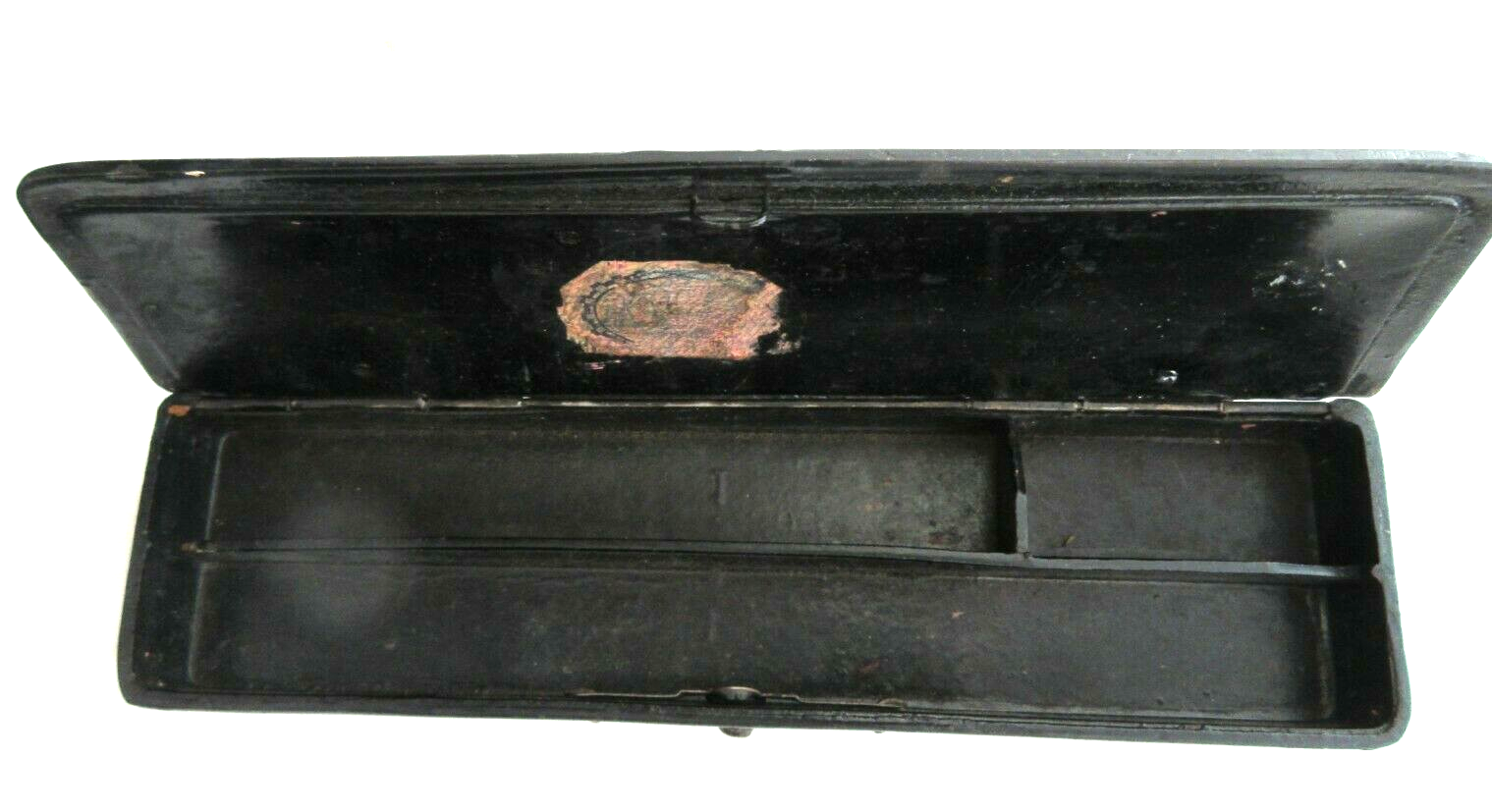 Old Napoleon III pen tray, chewed cardboard and chromo: Alignment of birds