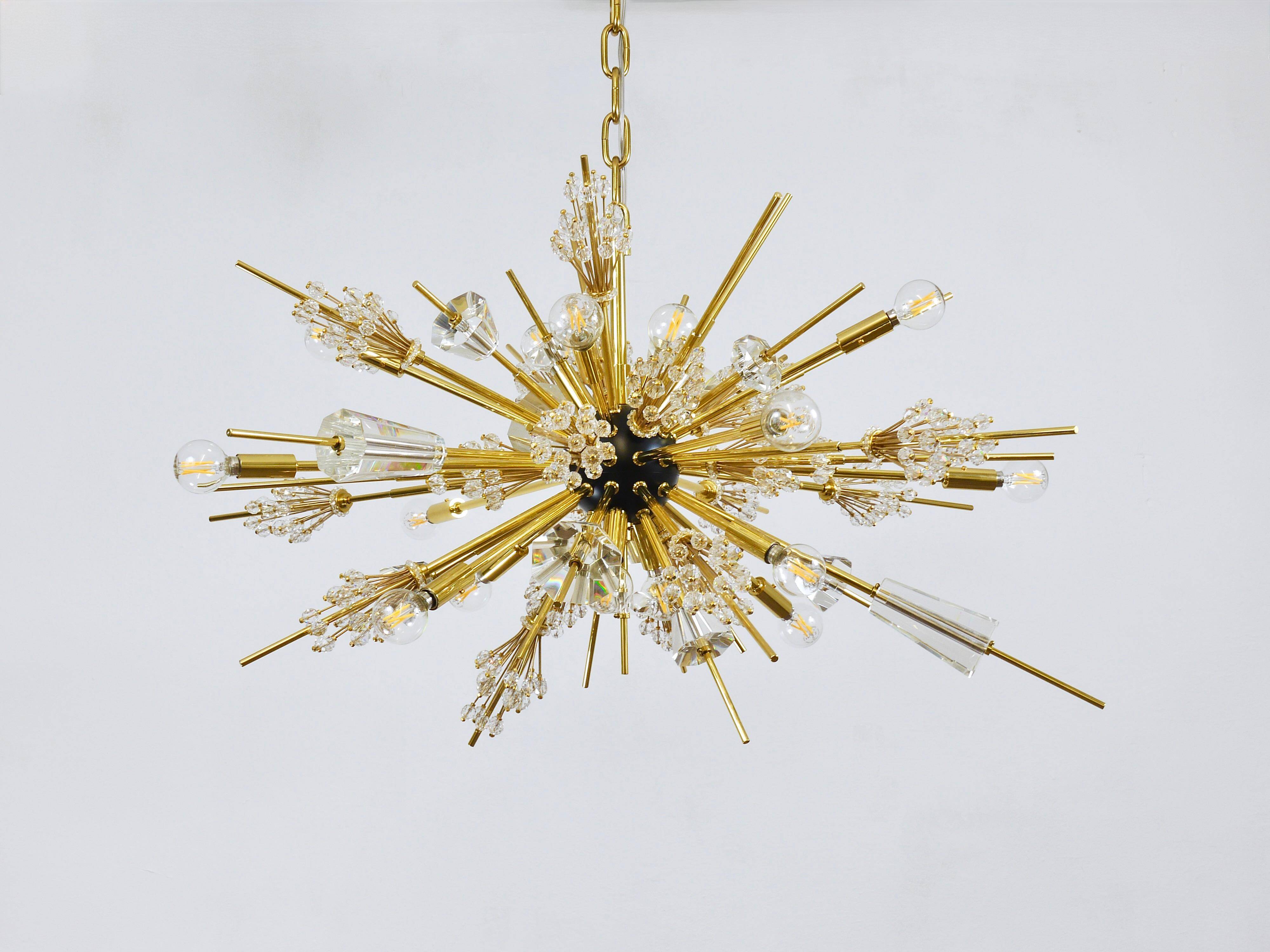 Grand Sputnik chandelier Metropolitan Opera in crystal and brass J.L. Lobmeyr