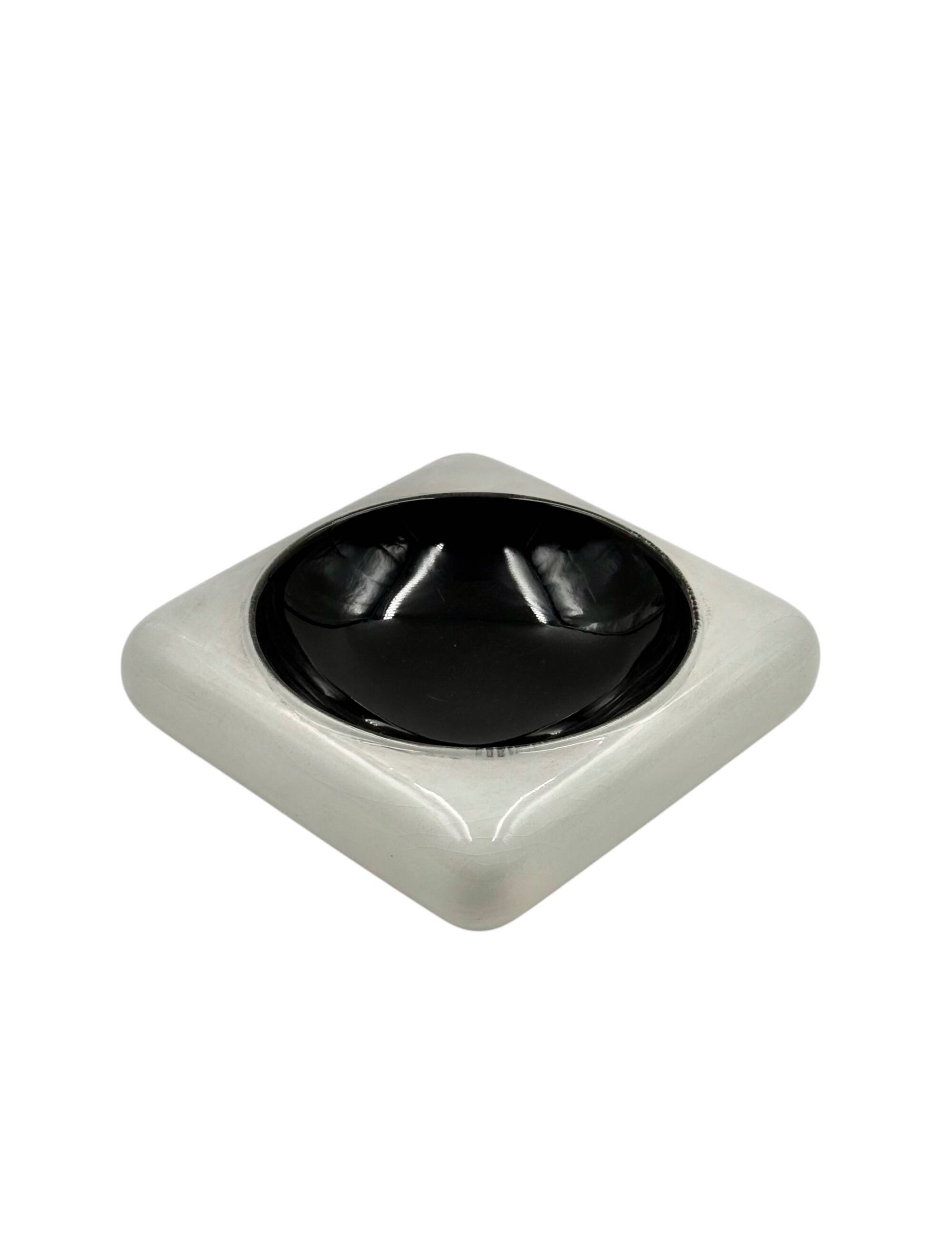 Space age black and white ceramic ashtray / vide poche, Italy 1970s