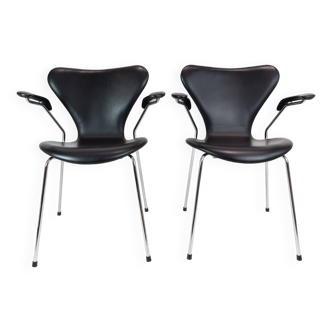 Seven Chairs With Armrests Model 3207 In Black Leather Arne Jacobsen & Fritz Hansen