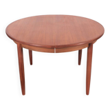 Scandinavian extendable teak dining table for 4/8 people.