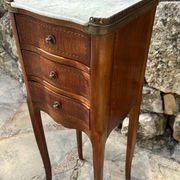Petite table Chiffonnière en bois de placage de style Transition .