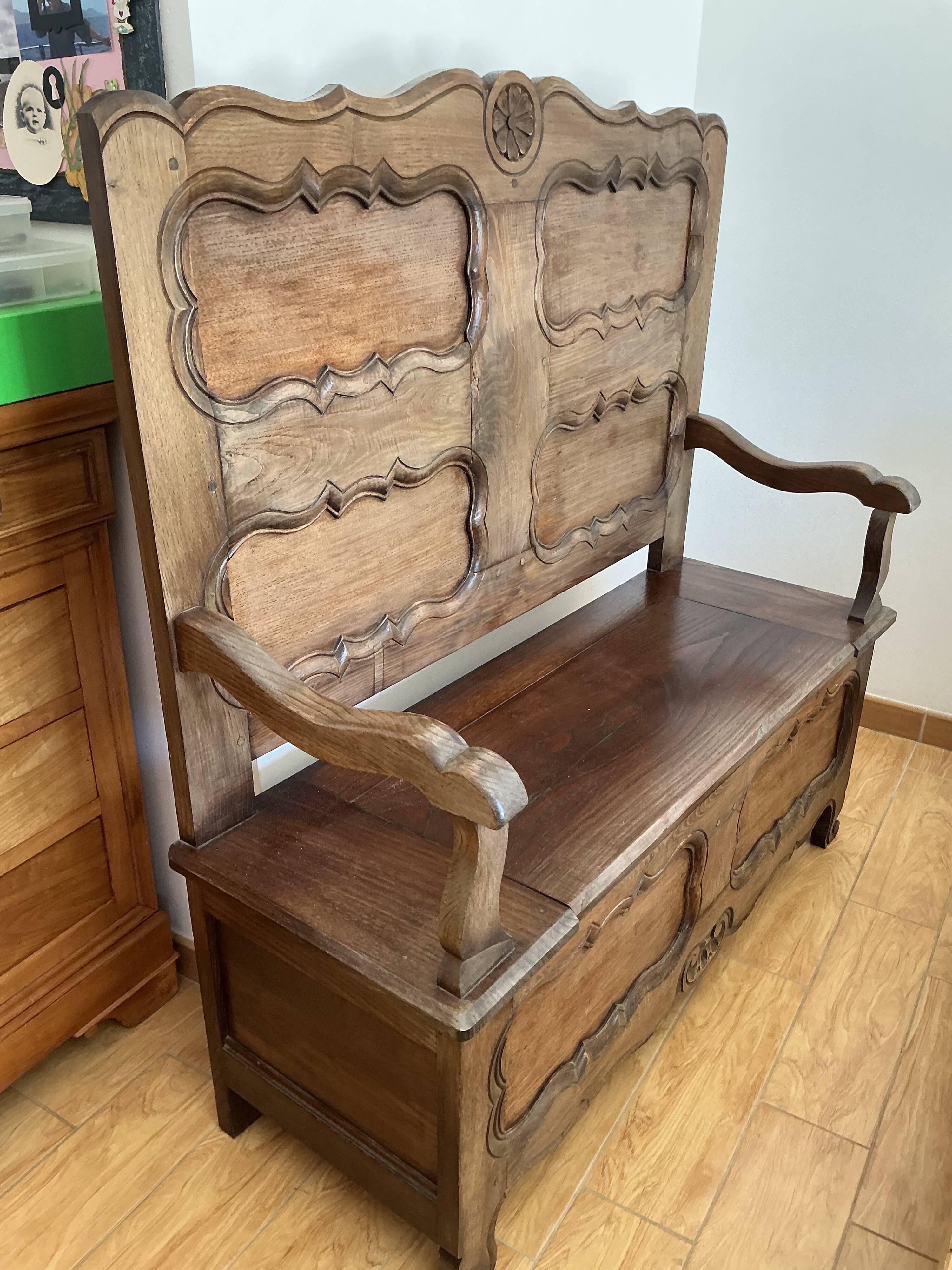 Bench / antique oak chest, closed Breton bed panels - North Finistère