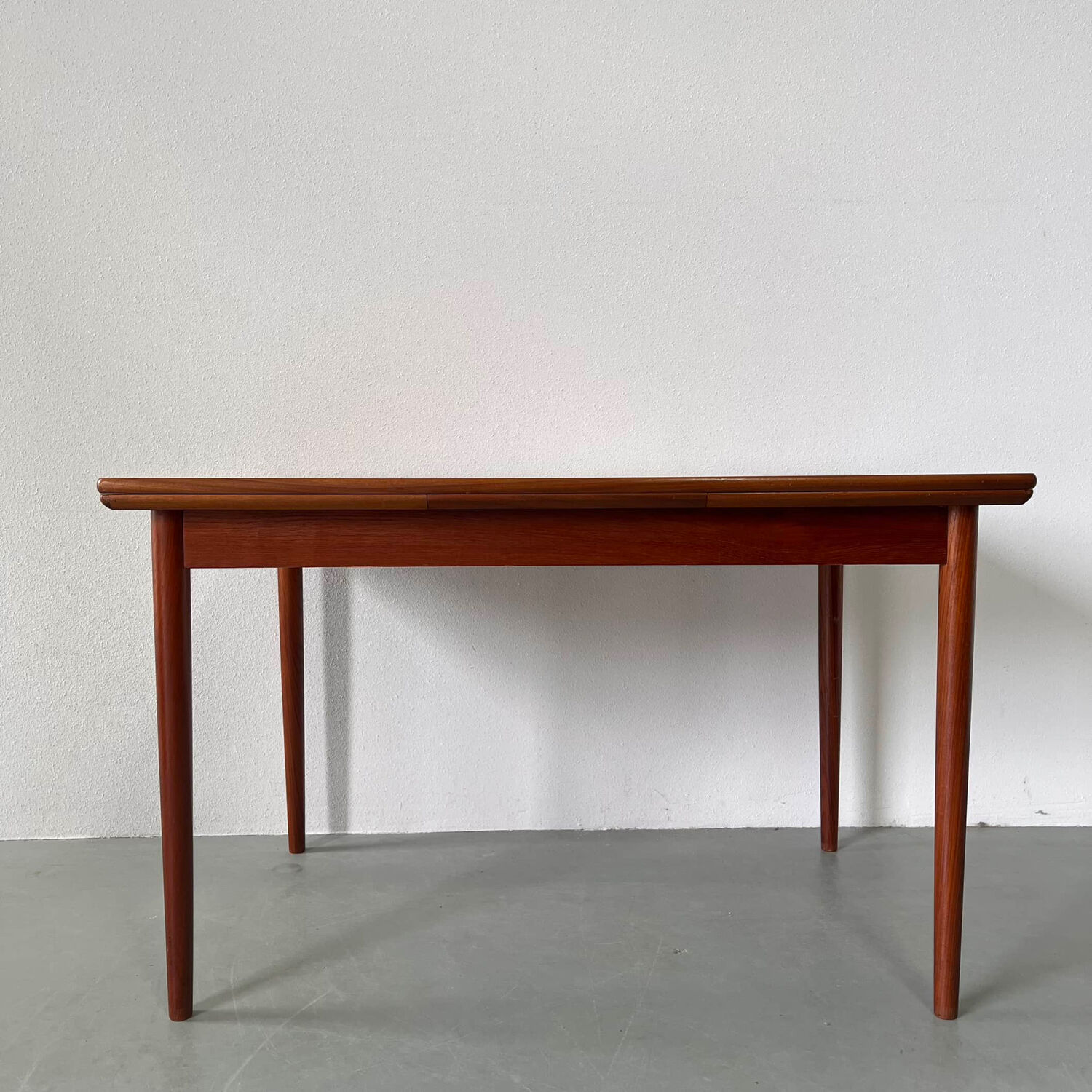 Vintage extendable table