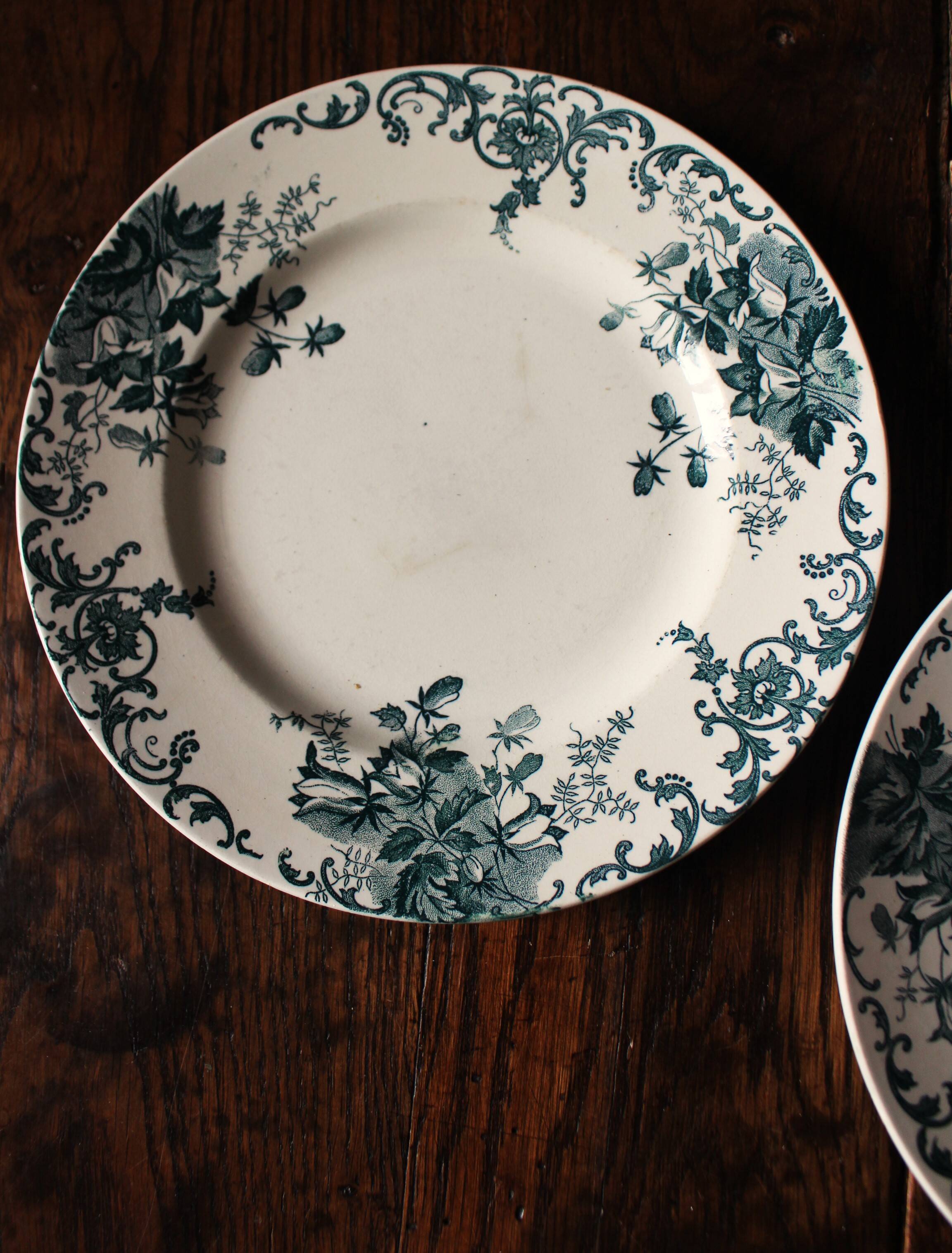 Mismatched lot 4 flat plates + small Saint Amand Terre de fer Blue Green