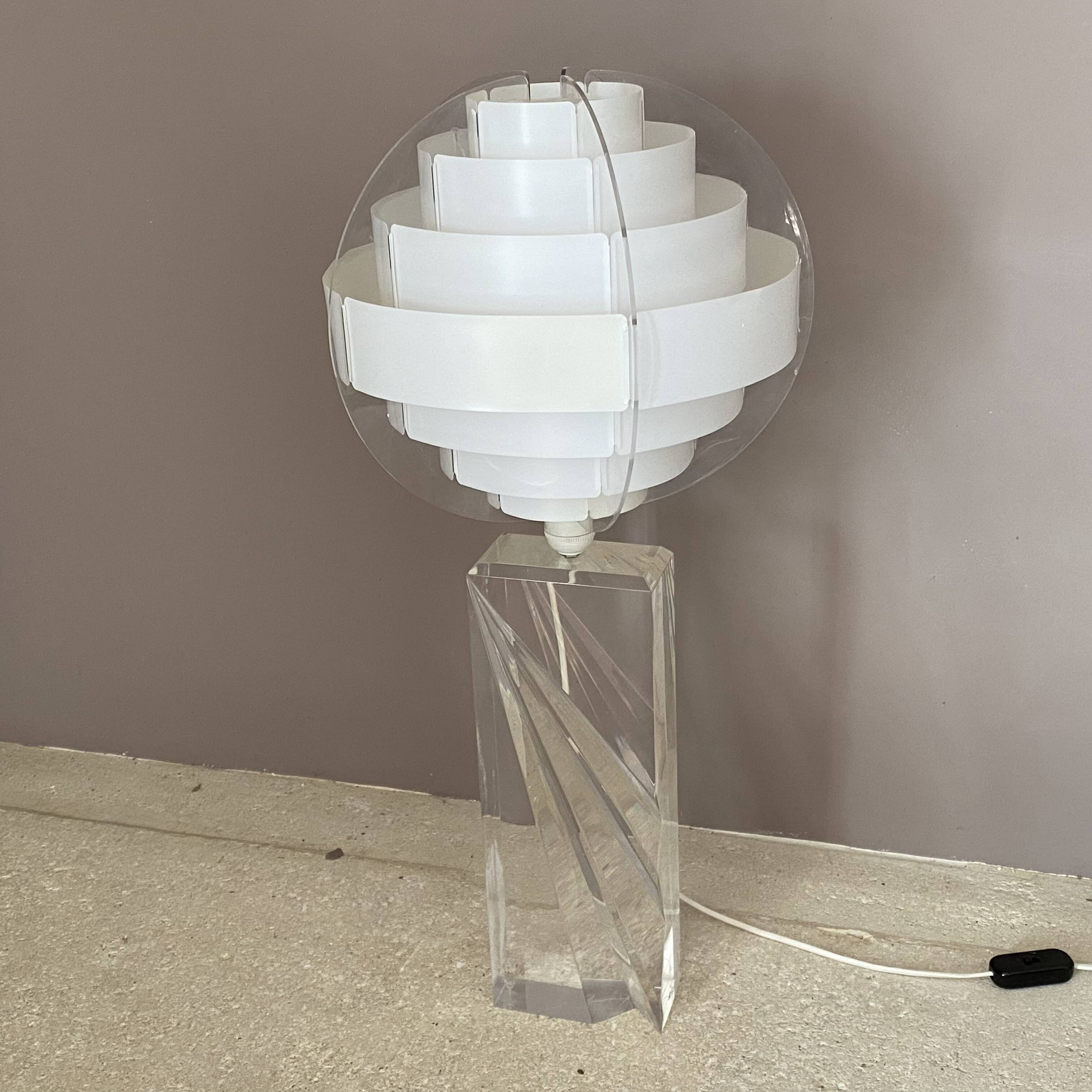 Kinetic lamp. 1970. Plexiglas. Space Age.