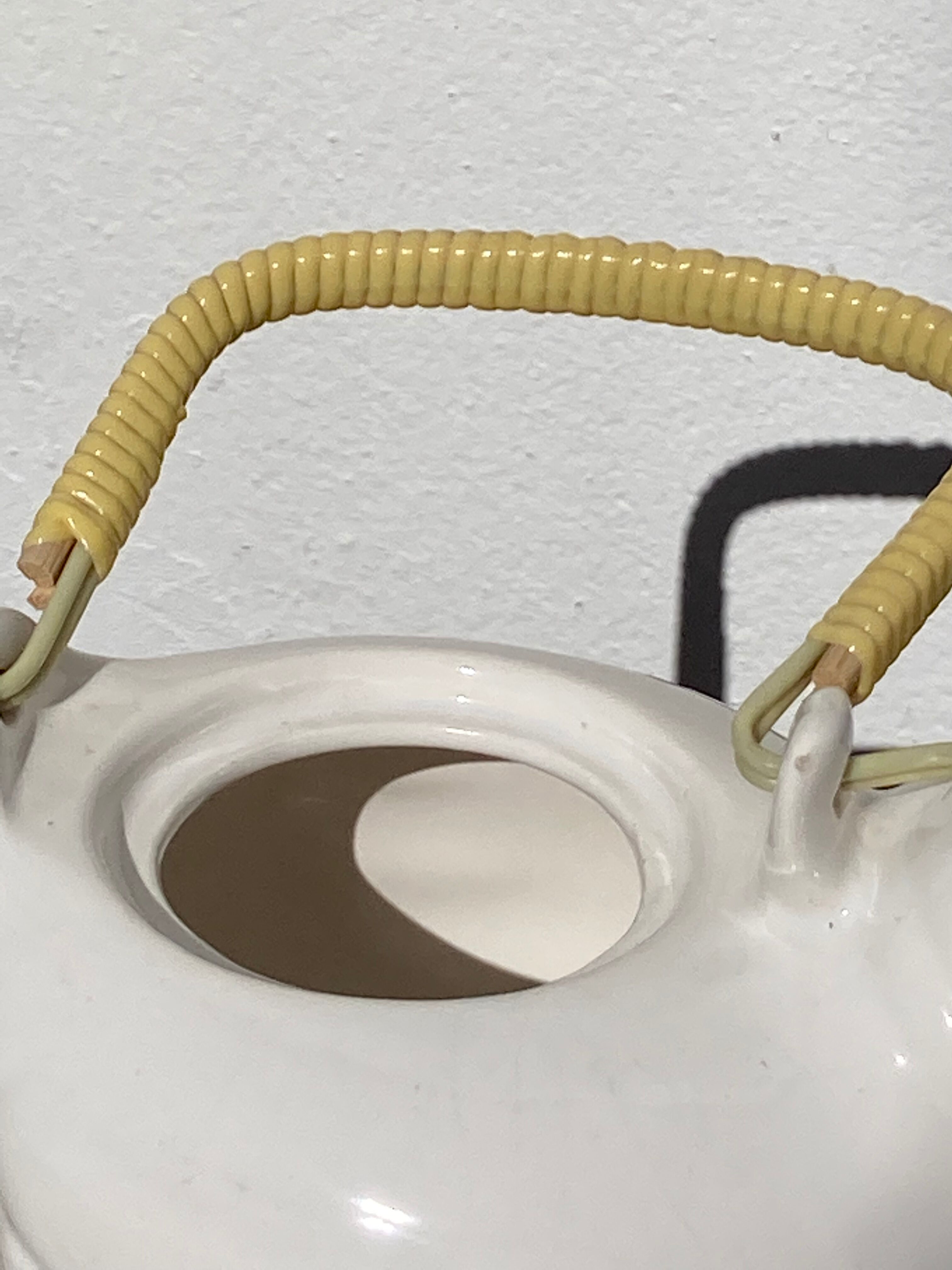 Teapot in the shape of a duck in white ceramic 1960 vintage