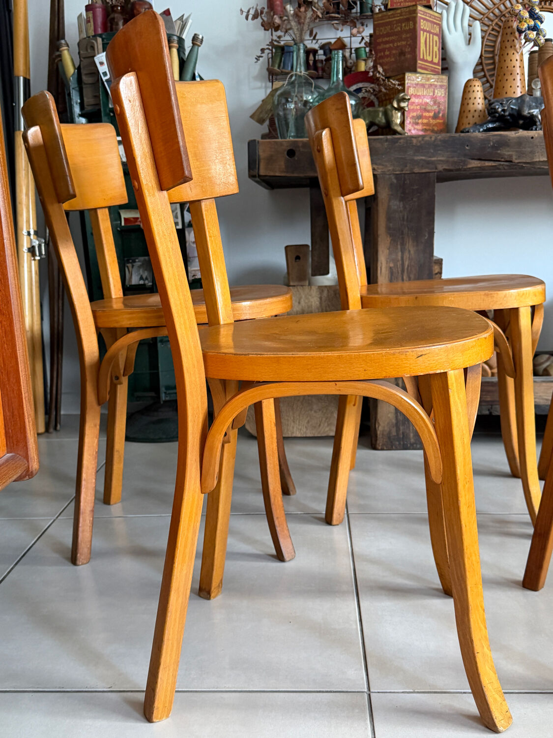 Suite de 5 chaises bistrot Baumann vintage