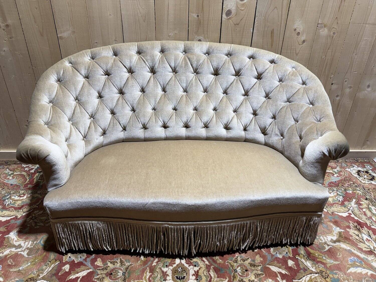 Napoleon III style toad canapé in velvet