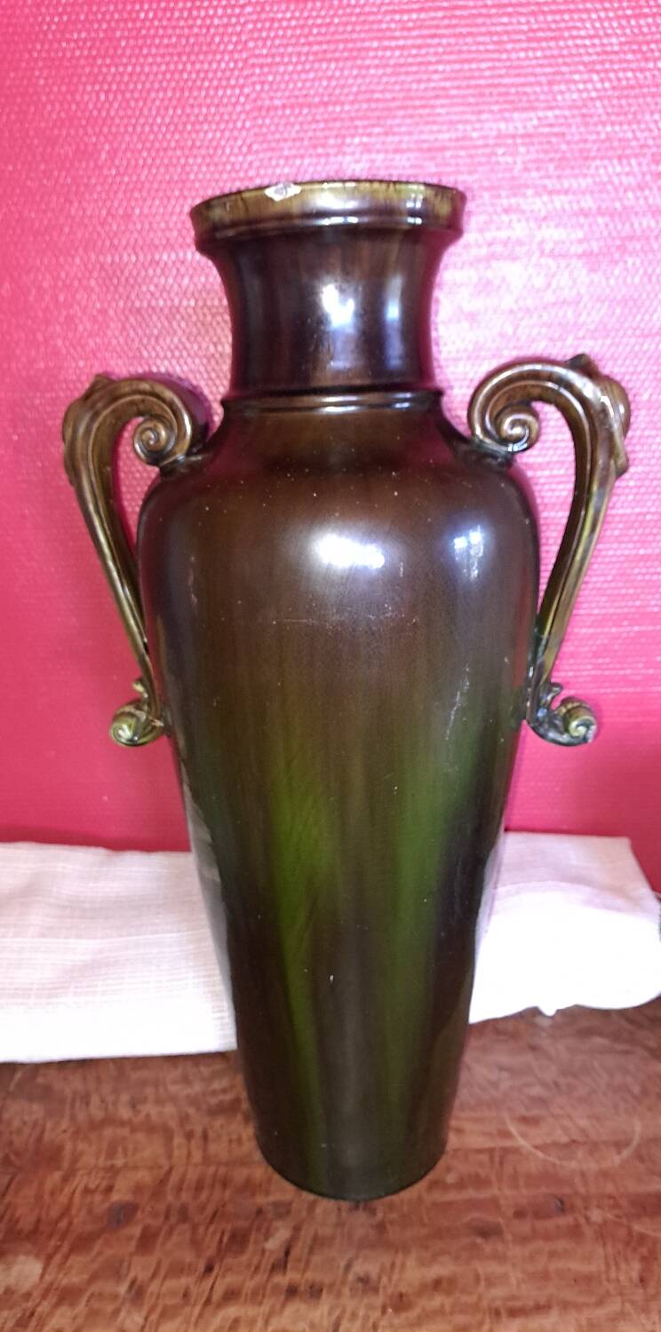 Grand Vase en Barbotine. XIX siècle.