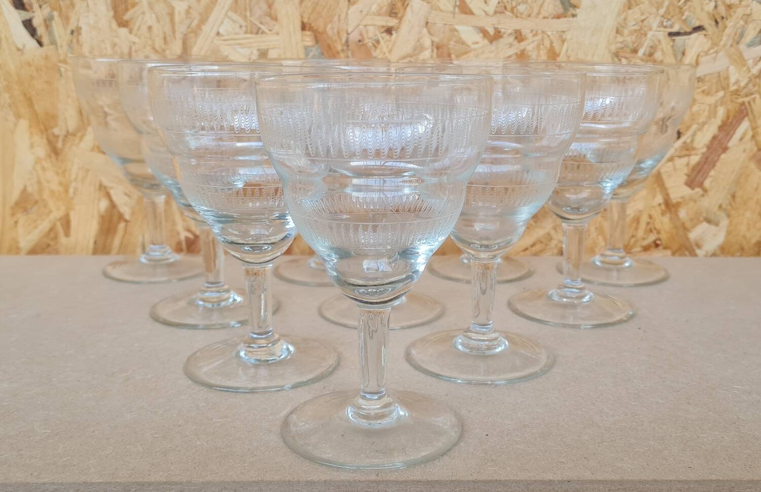 Service of 10 chiseled crystal water glasses