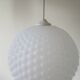 Suspension « boule » vintage en opaline