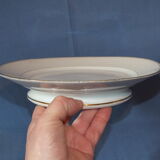 White porcelain and gold display cut