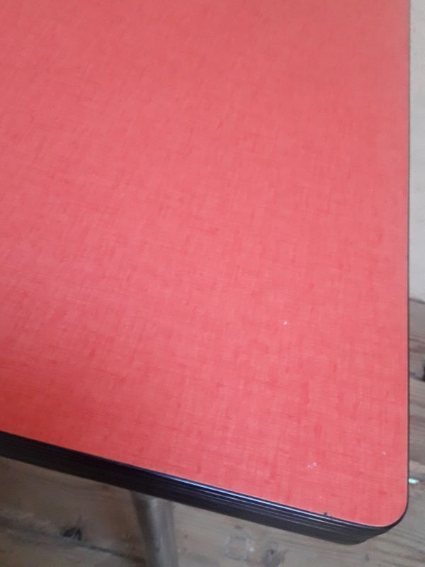 Table manufactured by Lafa formica extendable