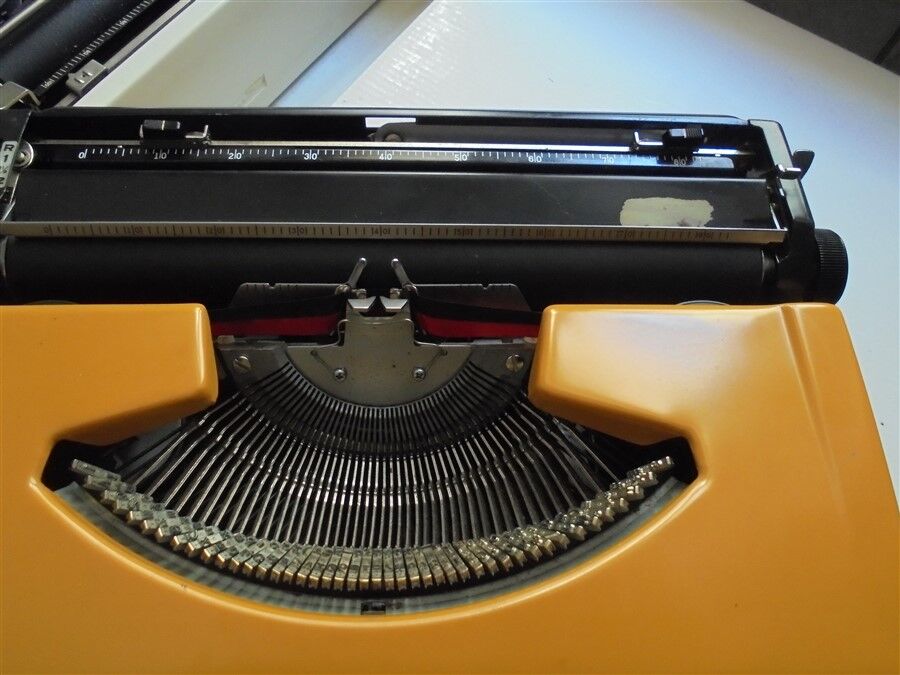 Brother Deluxe 250TR typewriter
