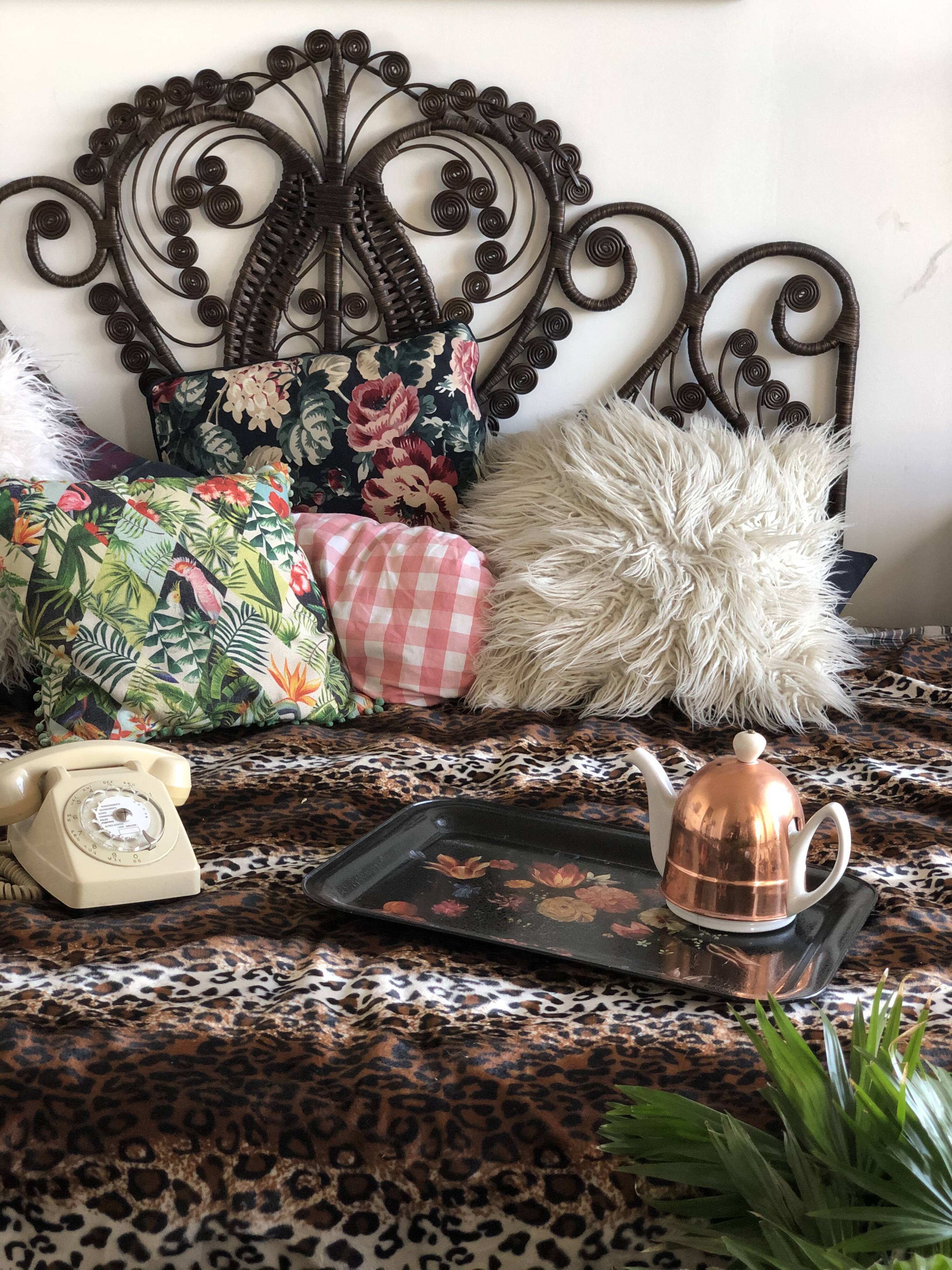 Black tray with floral motifs
