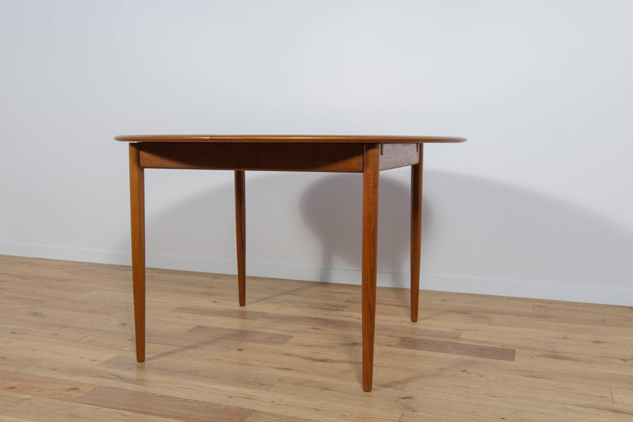 Table à manger ronde danoise vintage en teck, 1970s