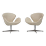 Suite de deux chaises Swan en cuir par Arne Jacobsen pour Fritz Hansen