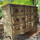 Commode galbée ancienne patinée vert pistache