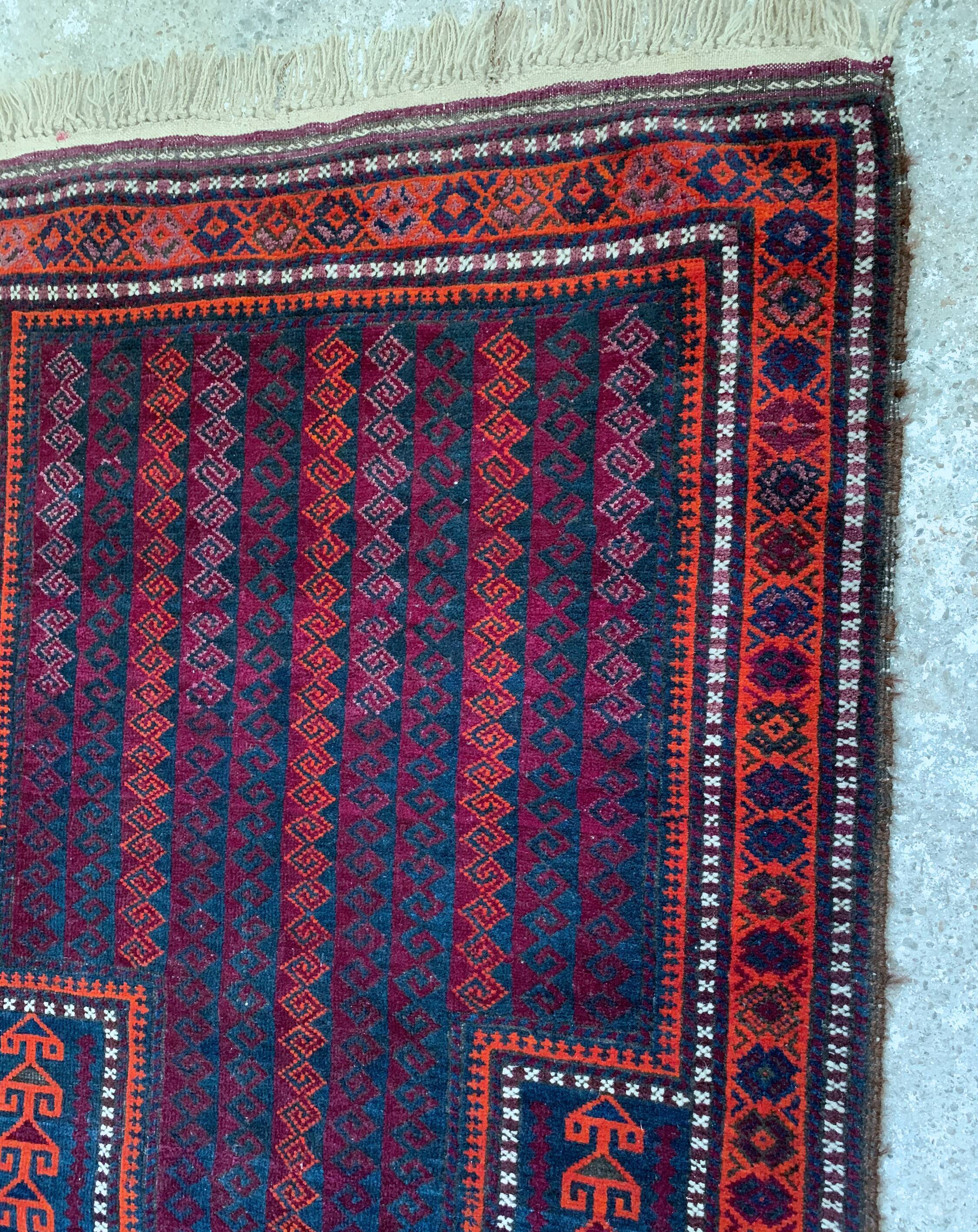 Oriental hand-knotted wool rug 132/133 cm