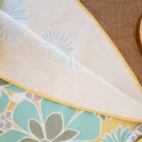 Round tablecloth and 6 napkins with vintage flower patterns