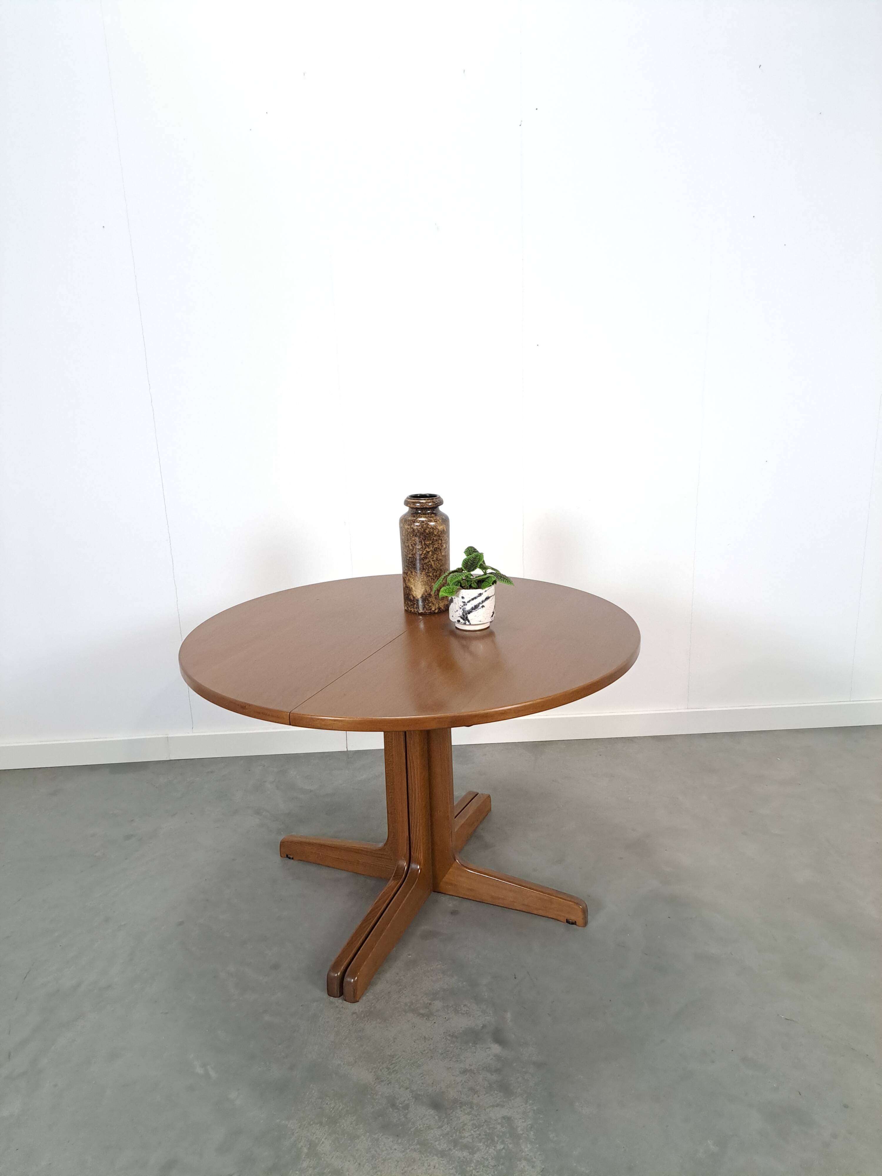 Ronde uitschuifbare eettafel Thonet