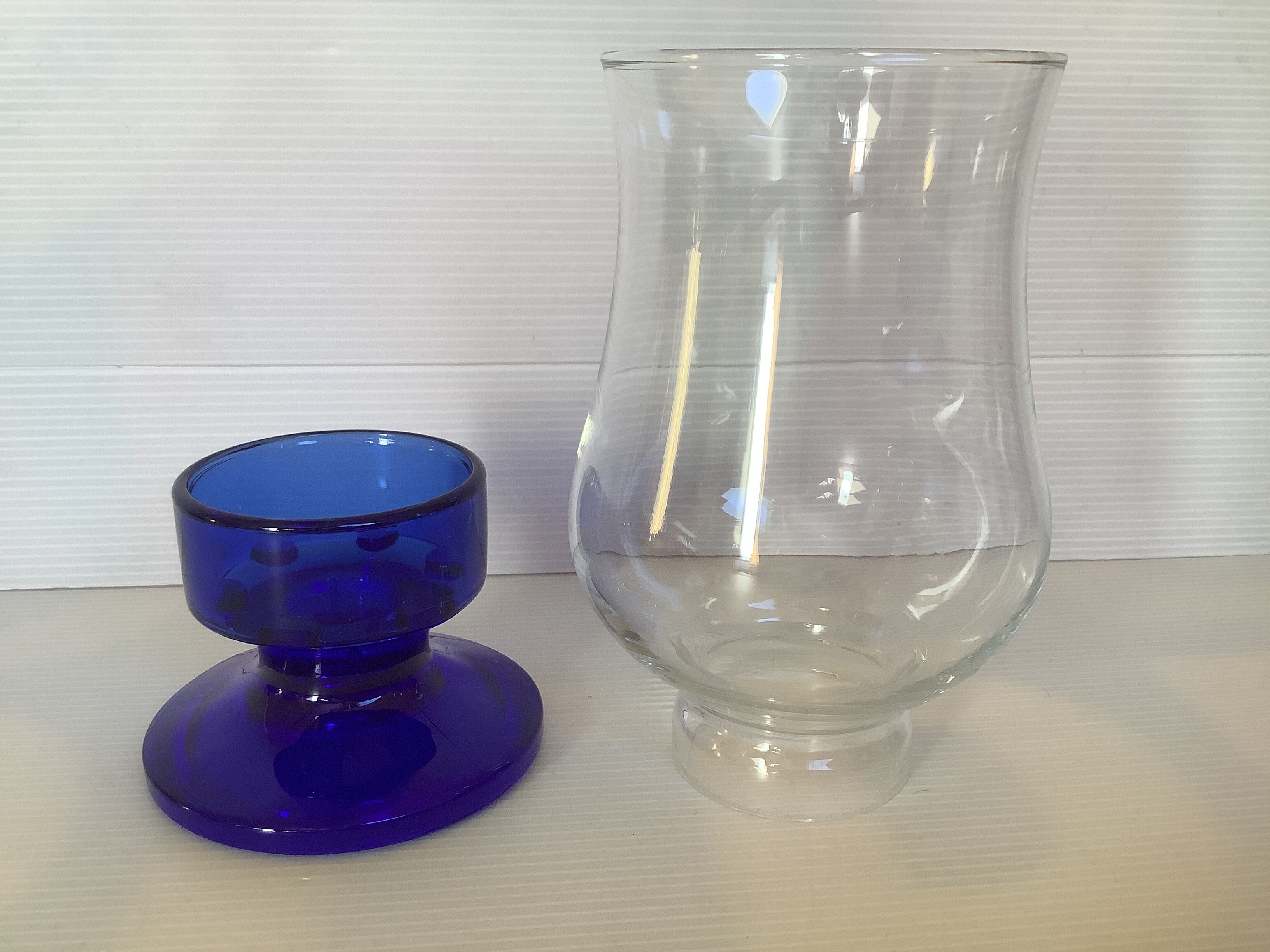Paire de bougeoirs bleu cobalt en verre