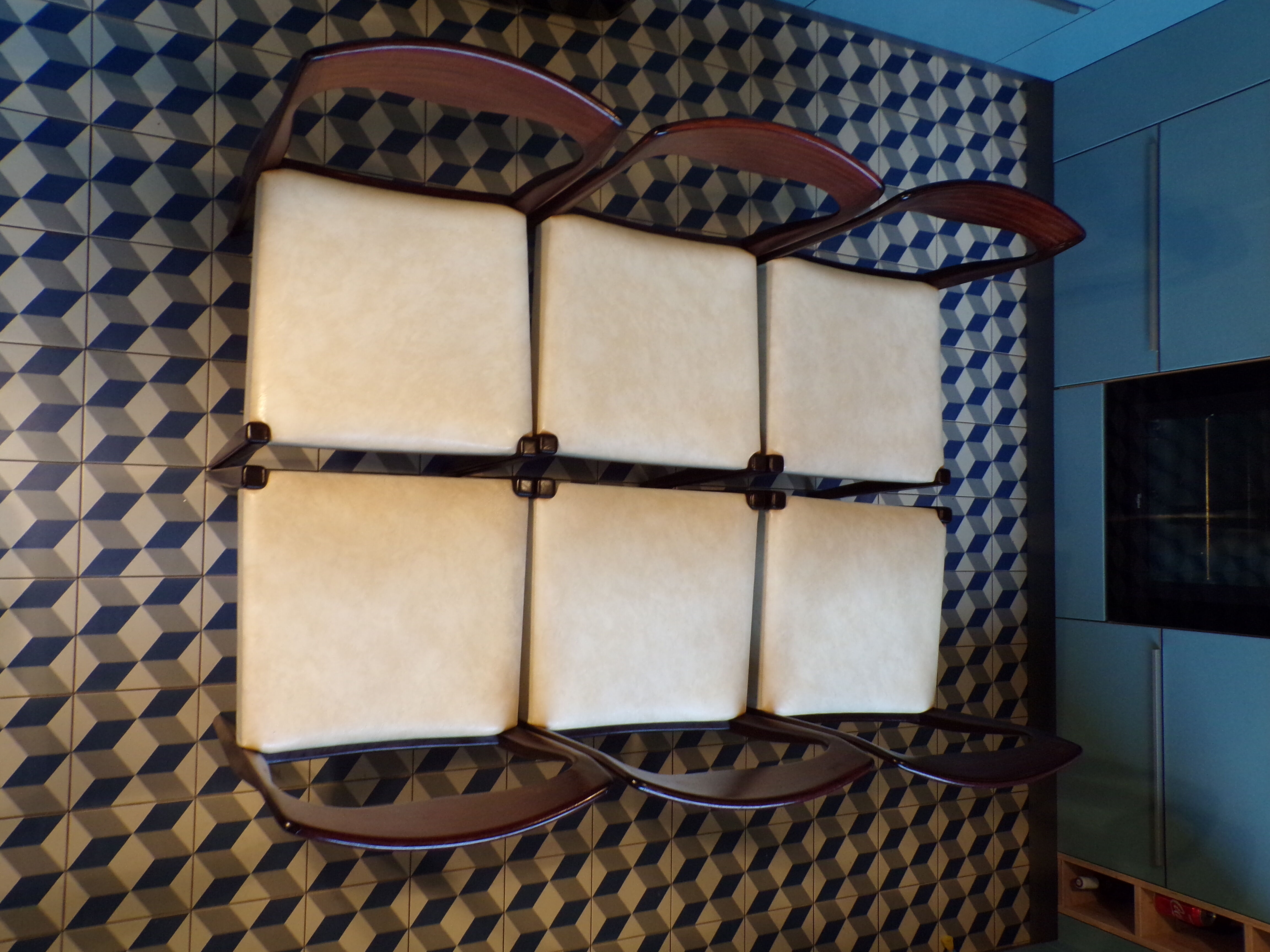 Suite 6 chairs Niels O' Moller