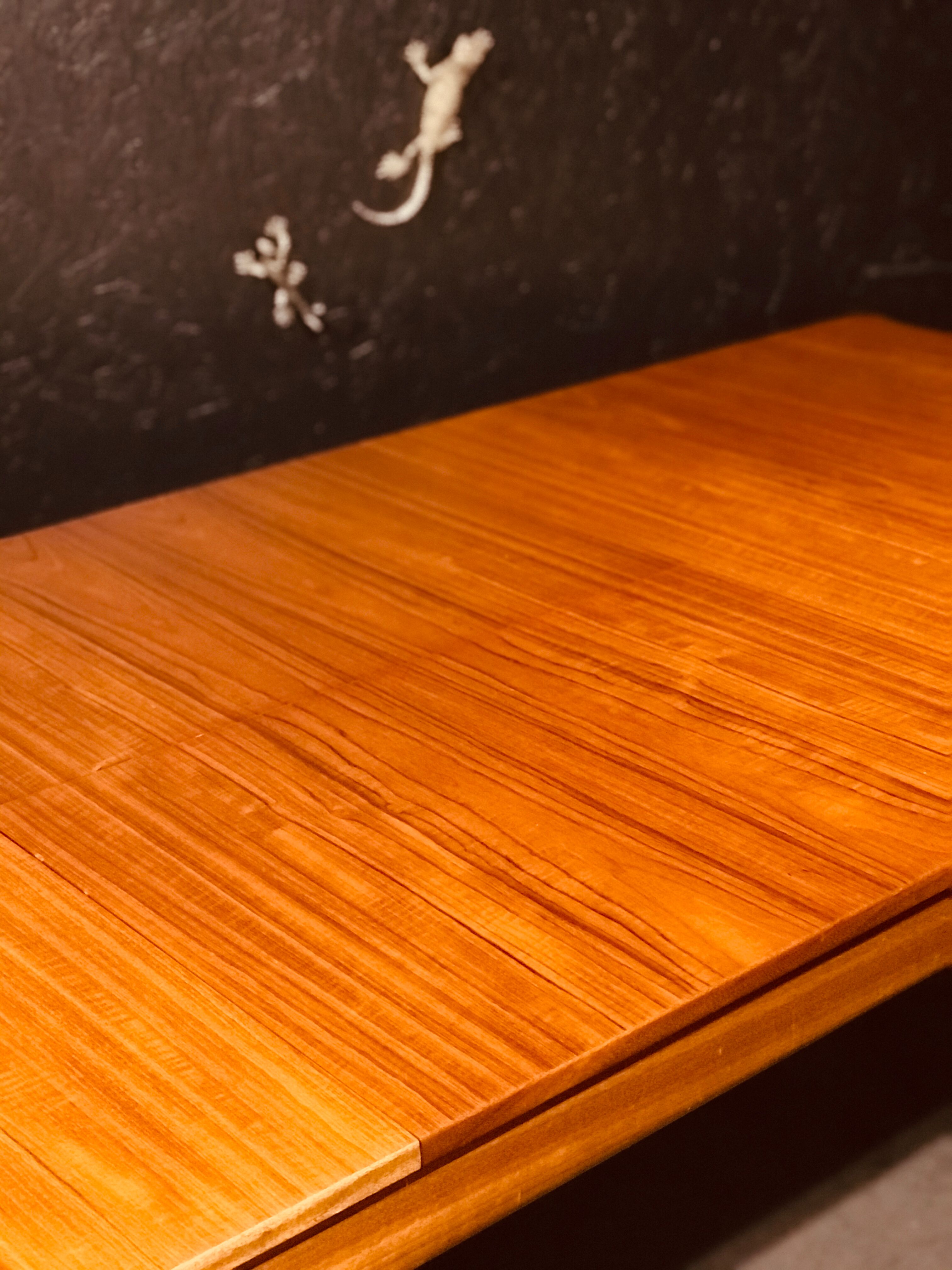 McIntosh extending table designed by Tom Robertson
