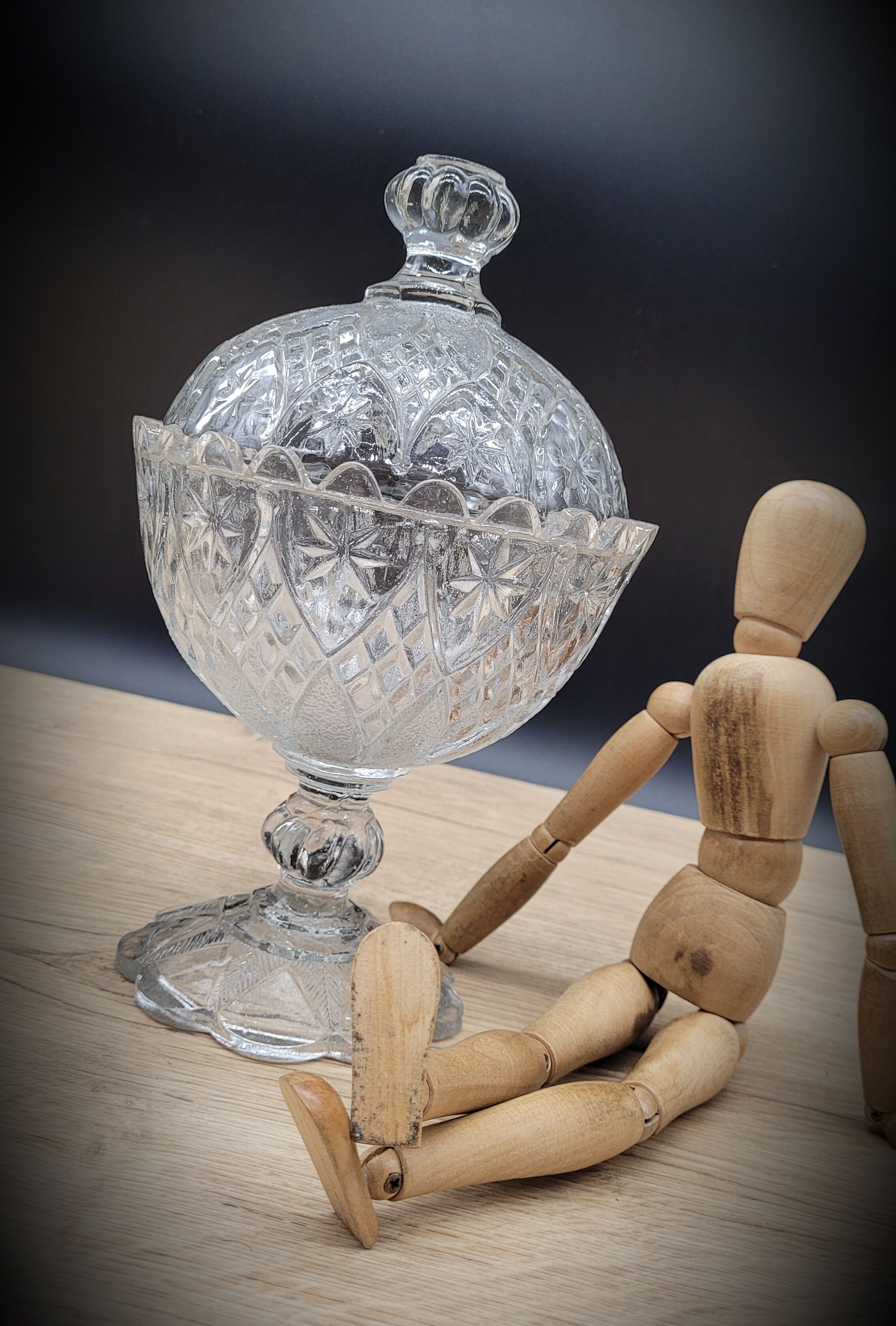 Empty pocket chiseled glass