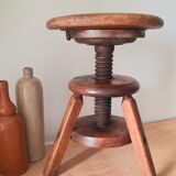 Screw tripod stool