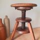 Tabouret tripode à vis
