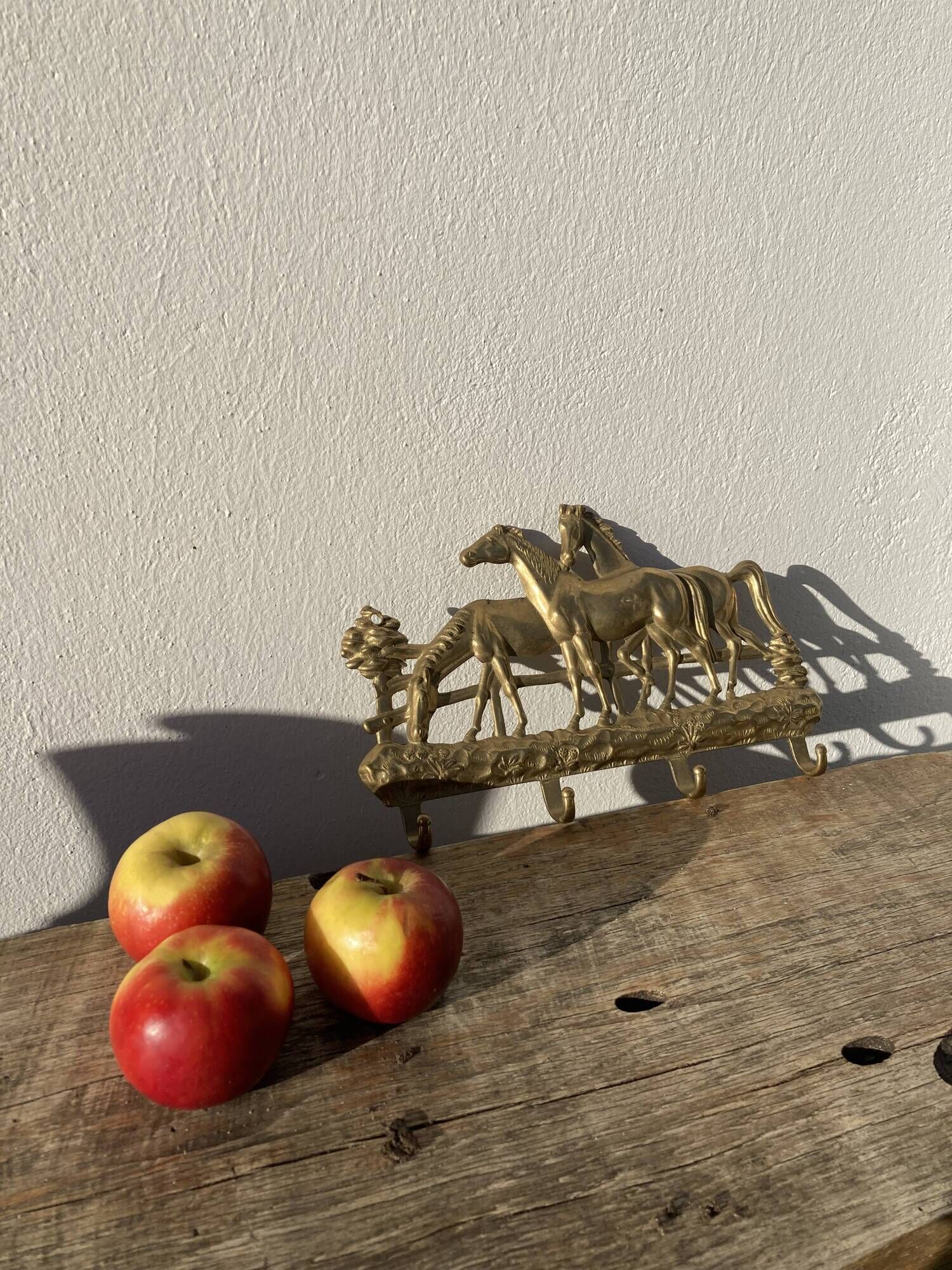 Hook for keys or tea towels in gilded brass with carved horse decoration