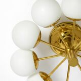 Plafonnier en laiton des années 1960 de style Space Age avec 10 boules en verre par Kaiser.