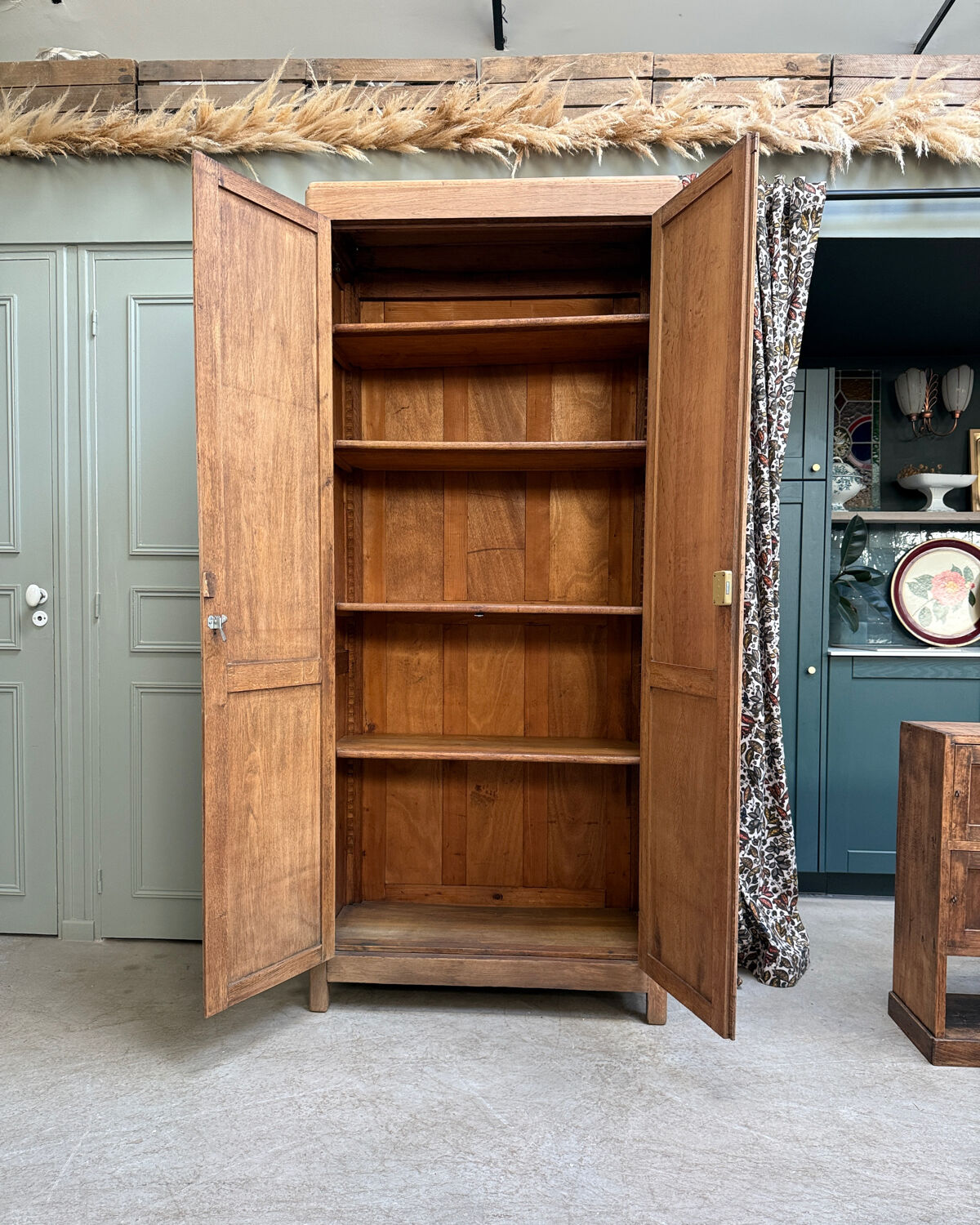 Parisian school wardrobe in oak (renovated)