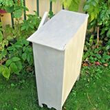 Small hanging cabinet or medicine cabinet