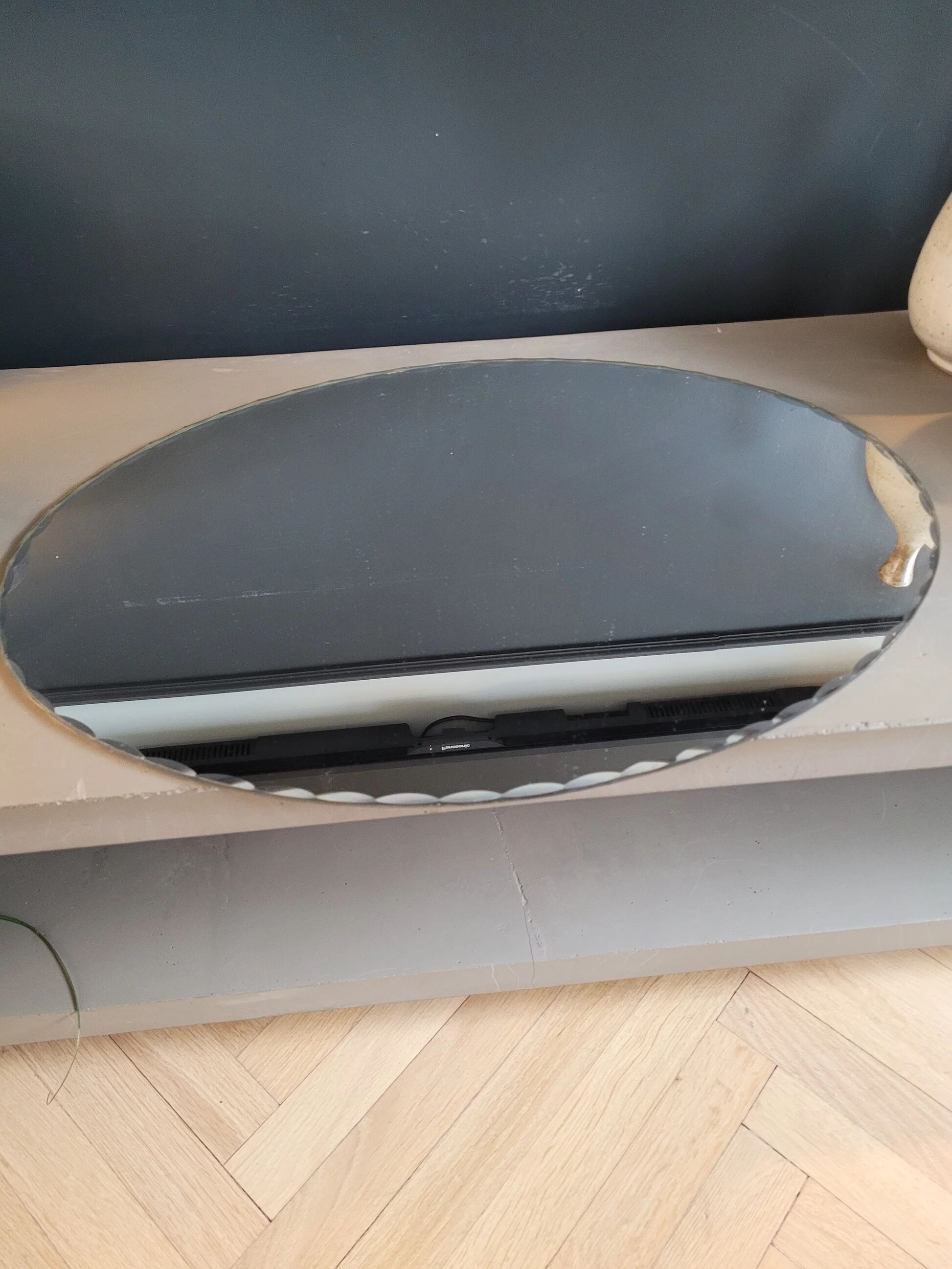 Antique oval mirror with chiseled edges