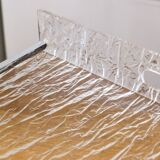 Large plateau 1970s in crumpled/frosted plexiglass & chrome strips