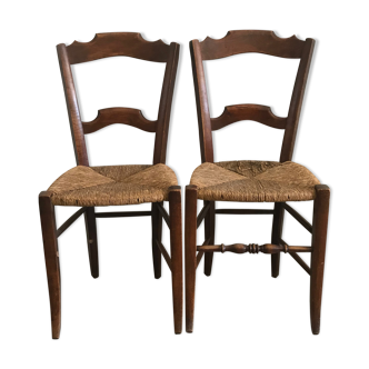 Lot of 2 wooden chairs with mulched seat