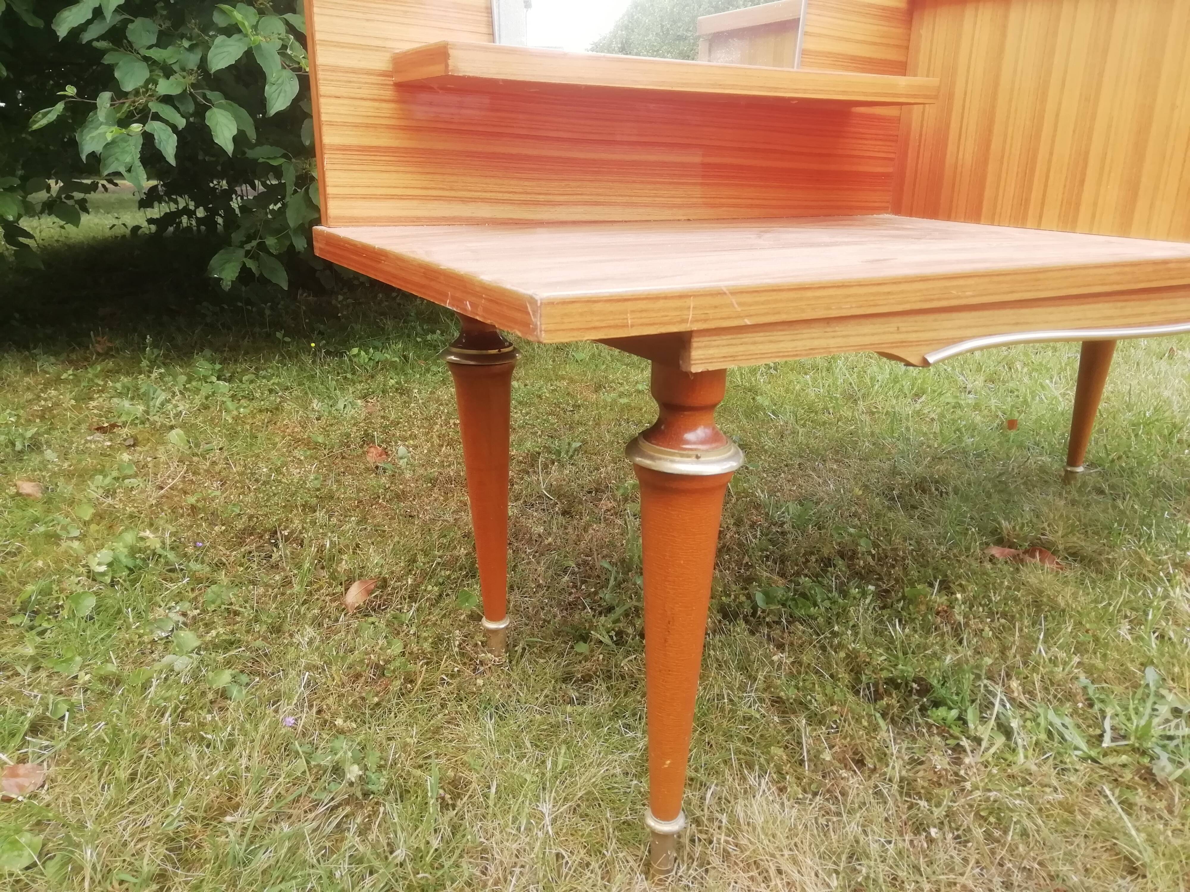 Serving table years 70