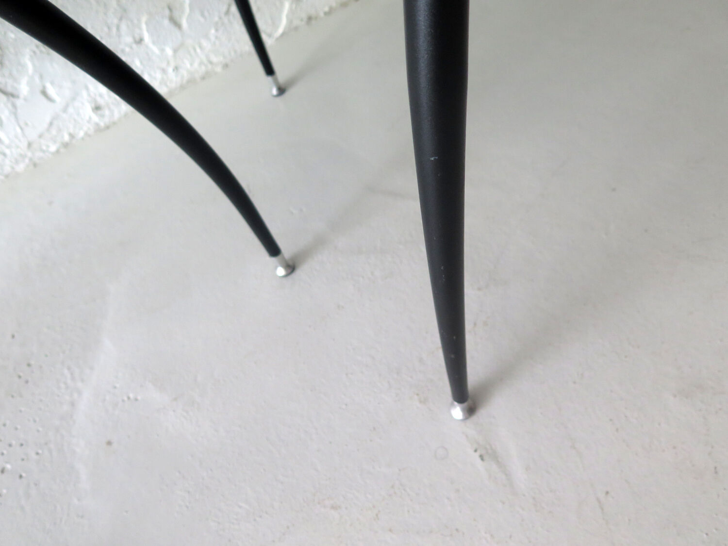 Ensemble de 4 chaises post-modernistes