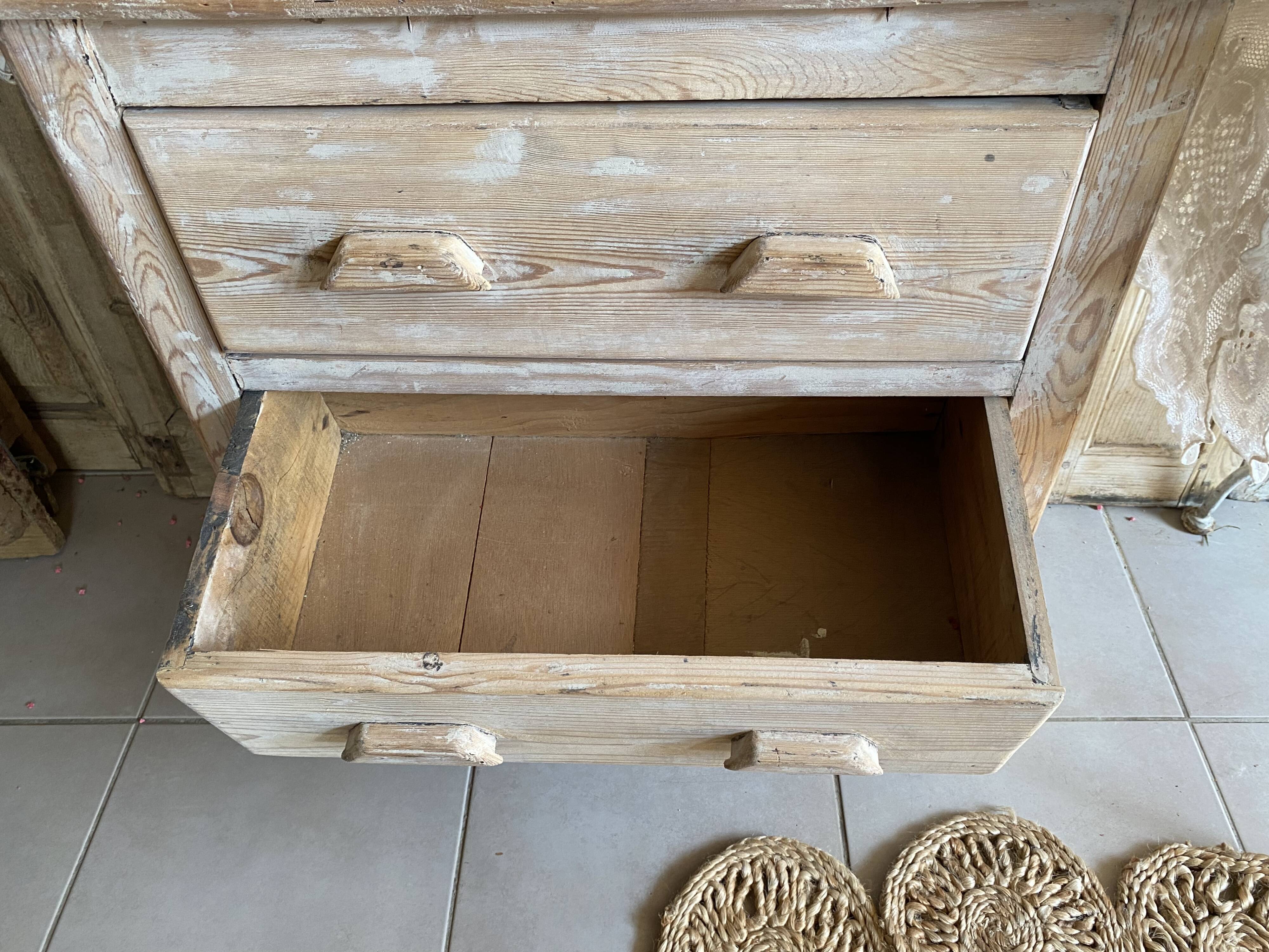 Wooden chest of drawers