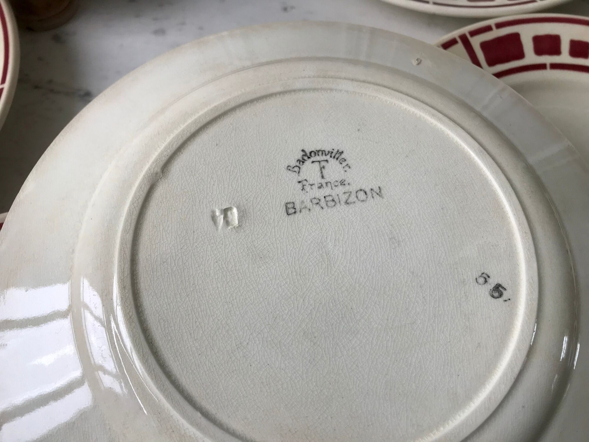 Lot de 7 assiettes plates Badonviller modèle "Barbizon" années 30