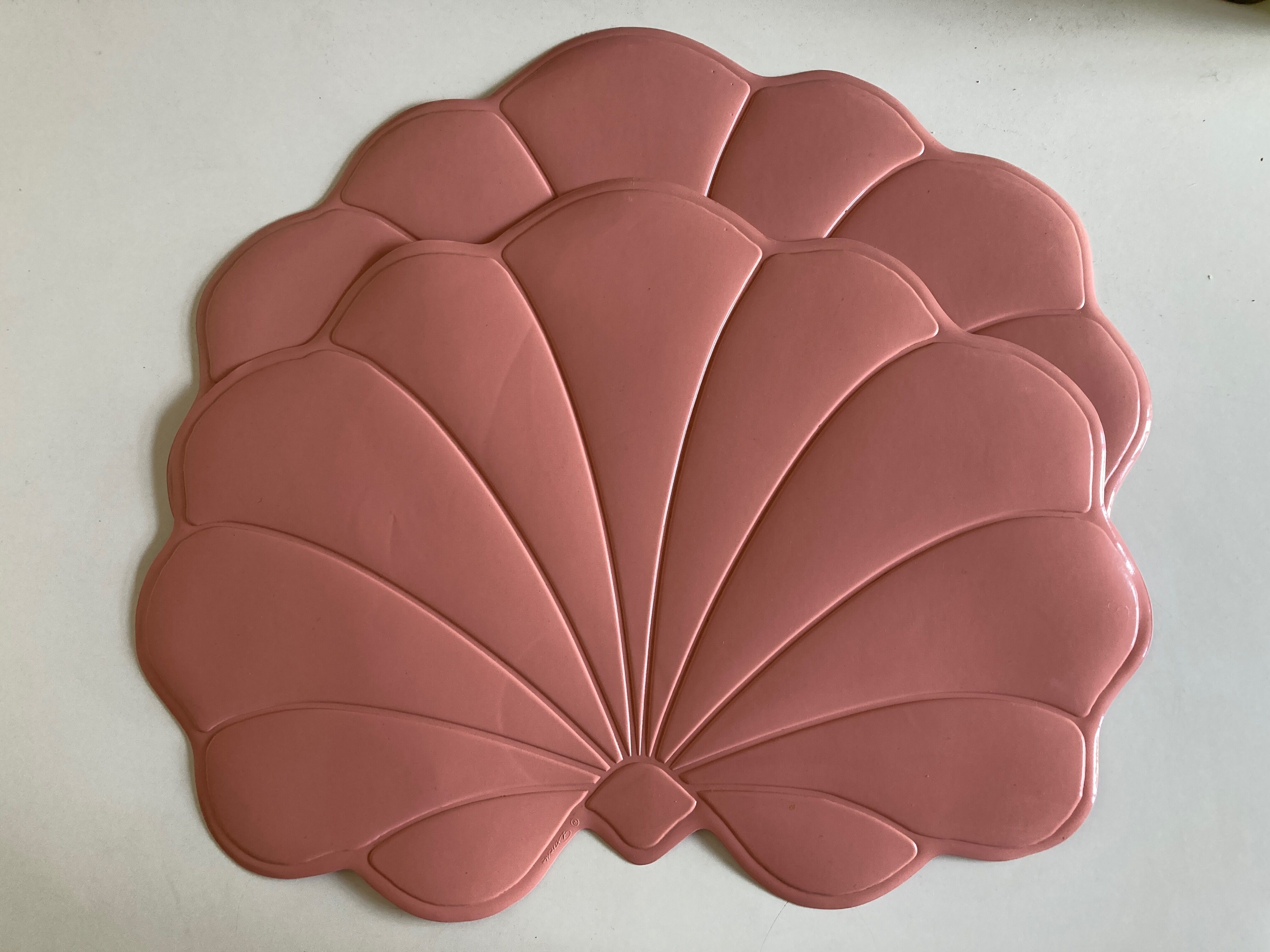 Pair of 1970 Tiffany lotus placemat in plastic