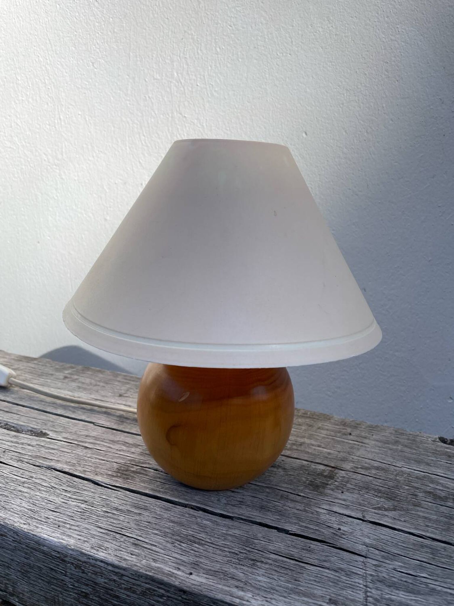Lampe de chevet en bois tourné boule 1990