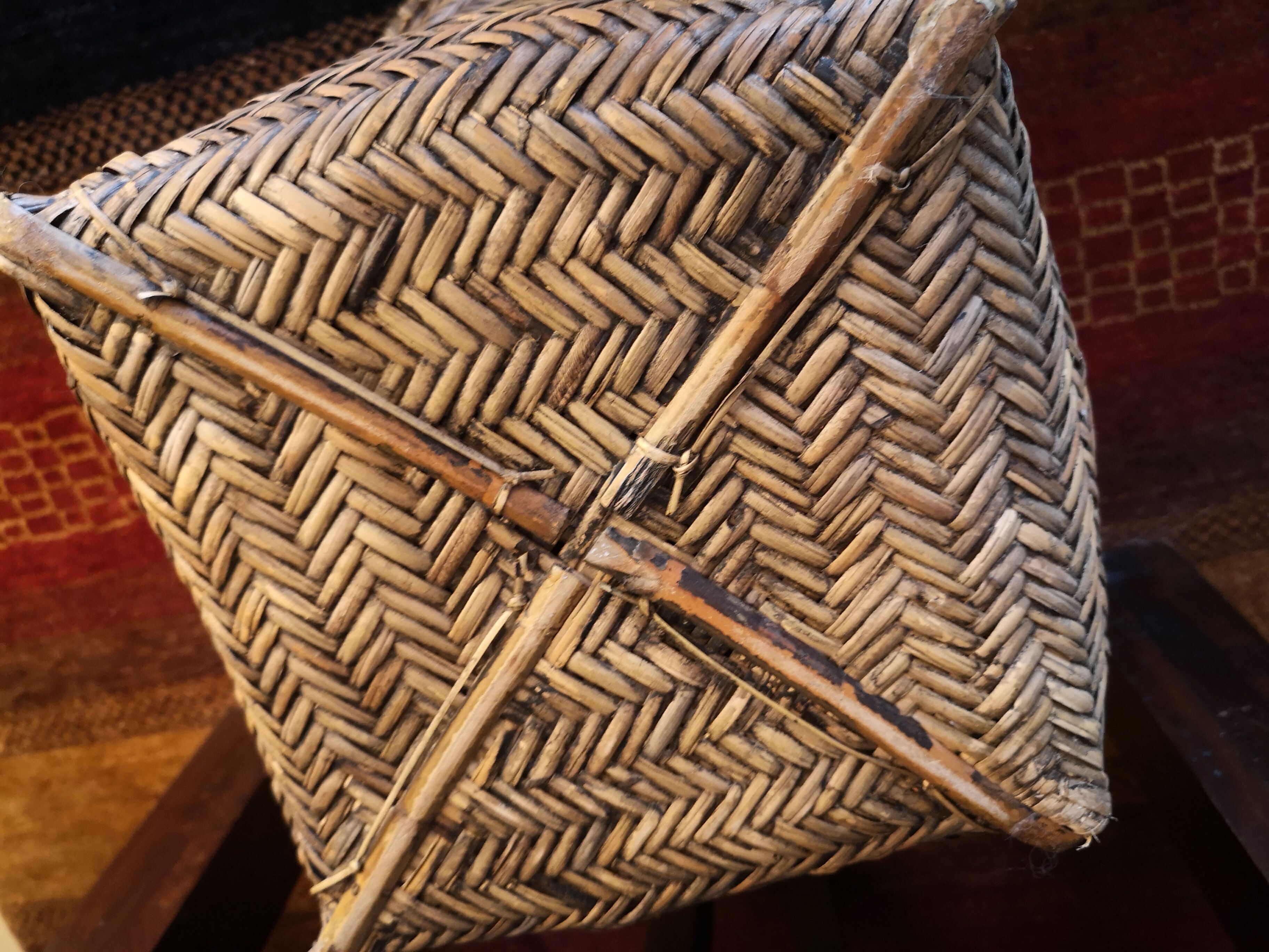 Basket in woven rattan, 1920s-1930s