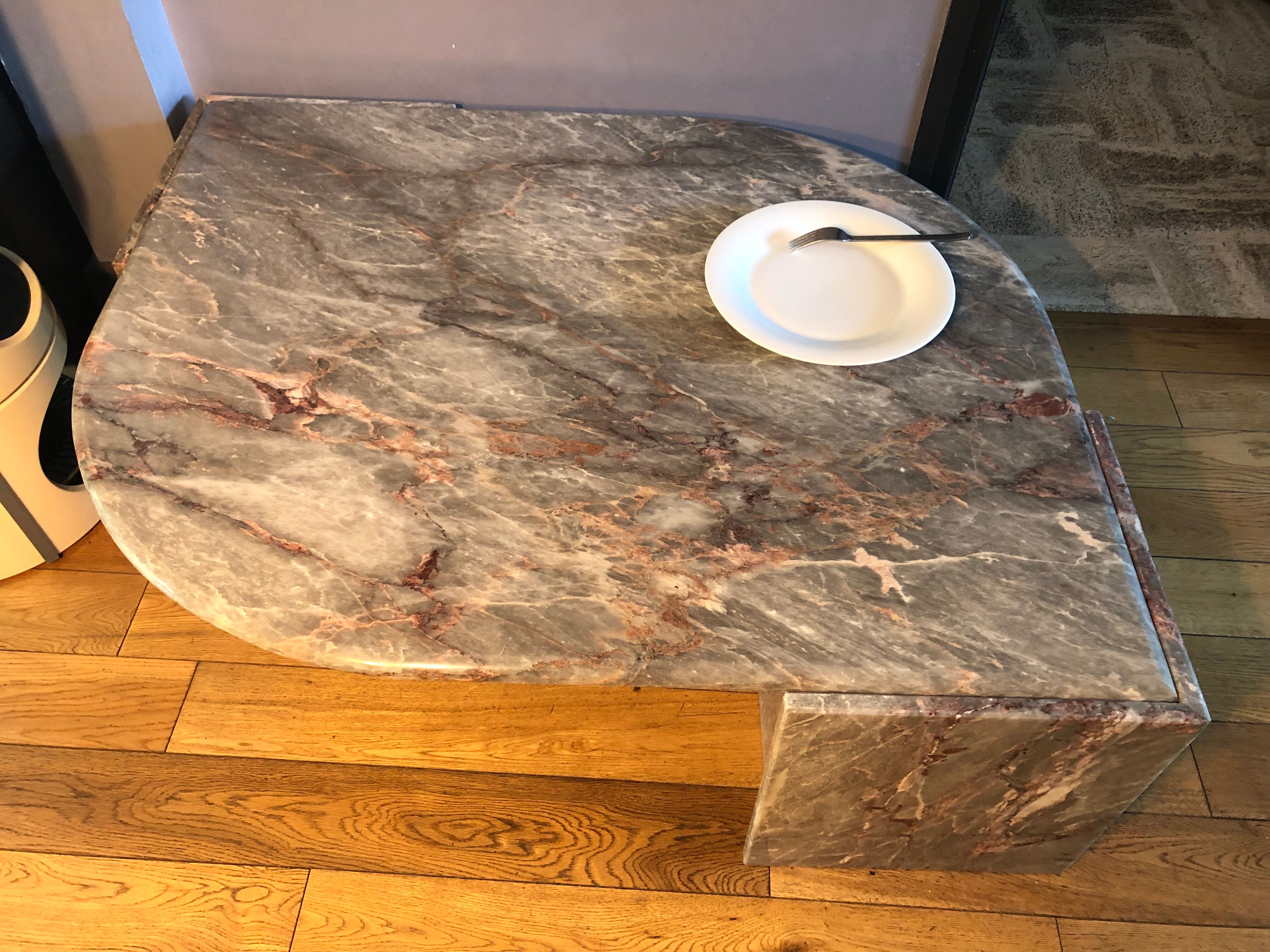 Table basse oeil 1970 en marbre